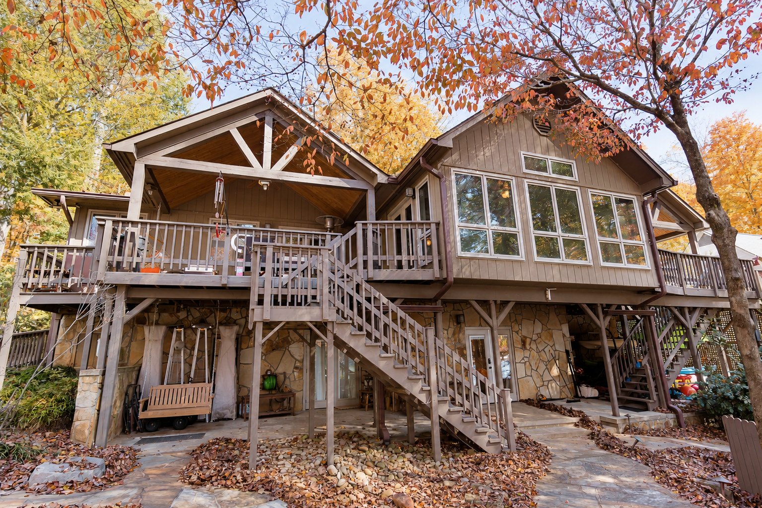 Danielle and Trey—lake house exterior