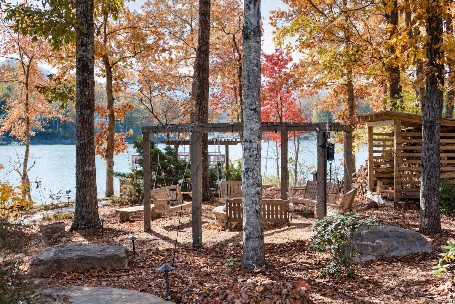 Danielle and Trey—lakeside setting