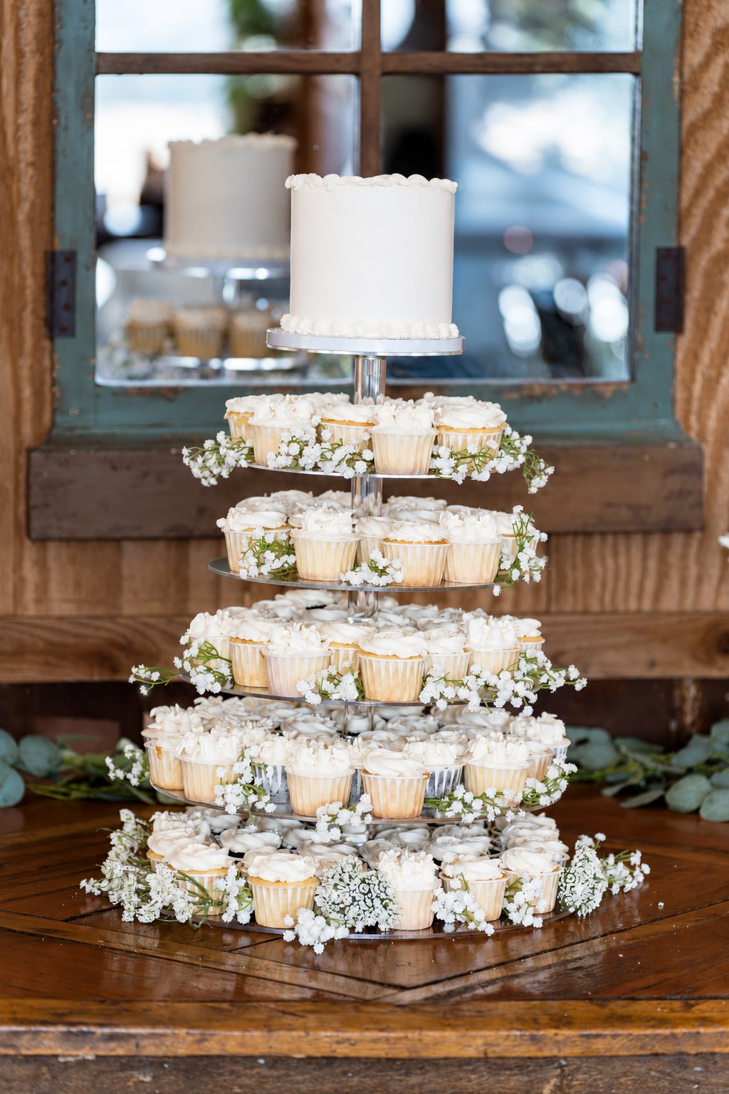 Reeham and Logan—cake and cupcakes
