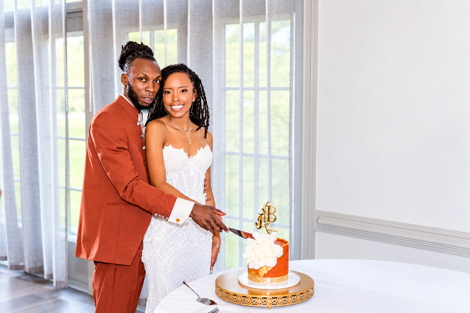 Bride groom cake cutting at Burnett and Jaelyn's wedding