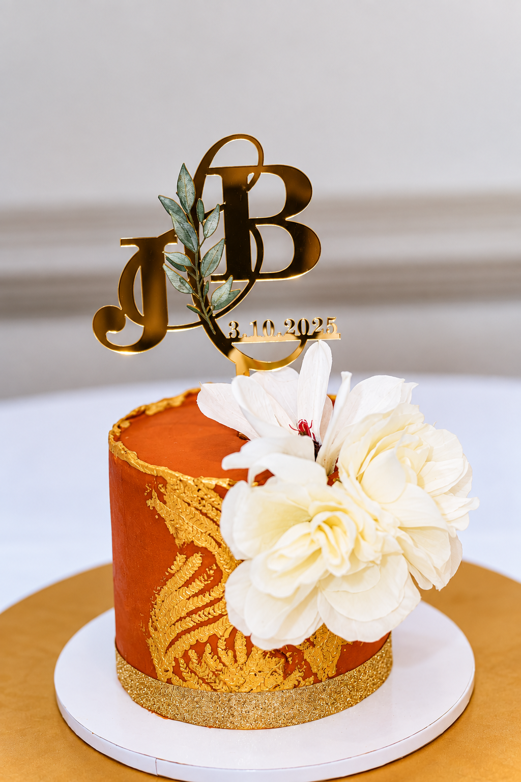 Orange ivory wedding cake at Burnett and Jaelyn's wedding