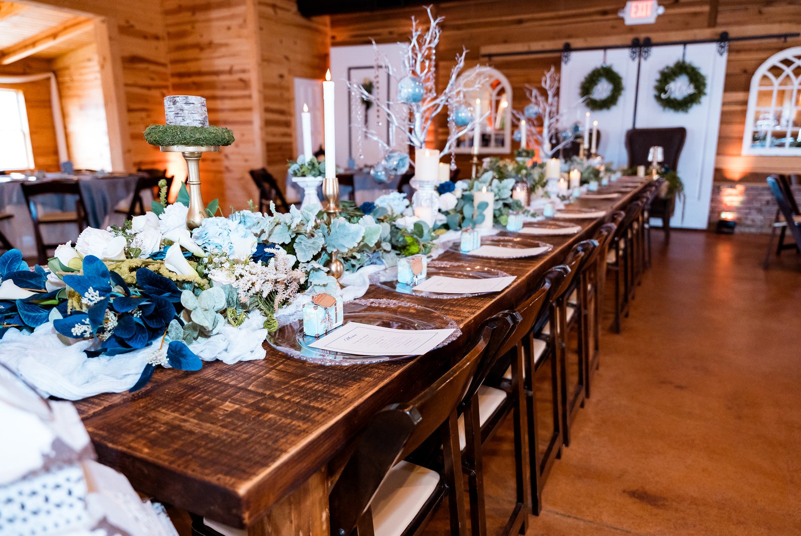 Blue and white flowers along the wedding reception table