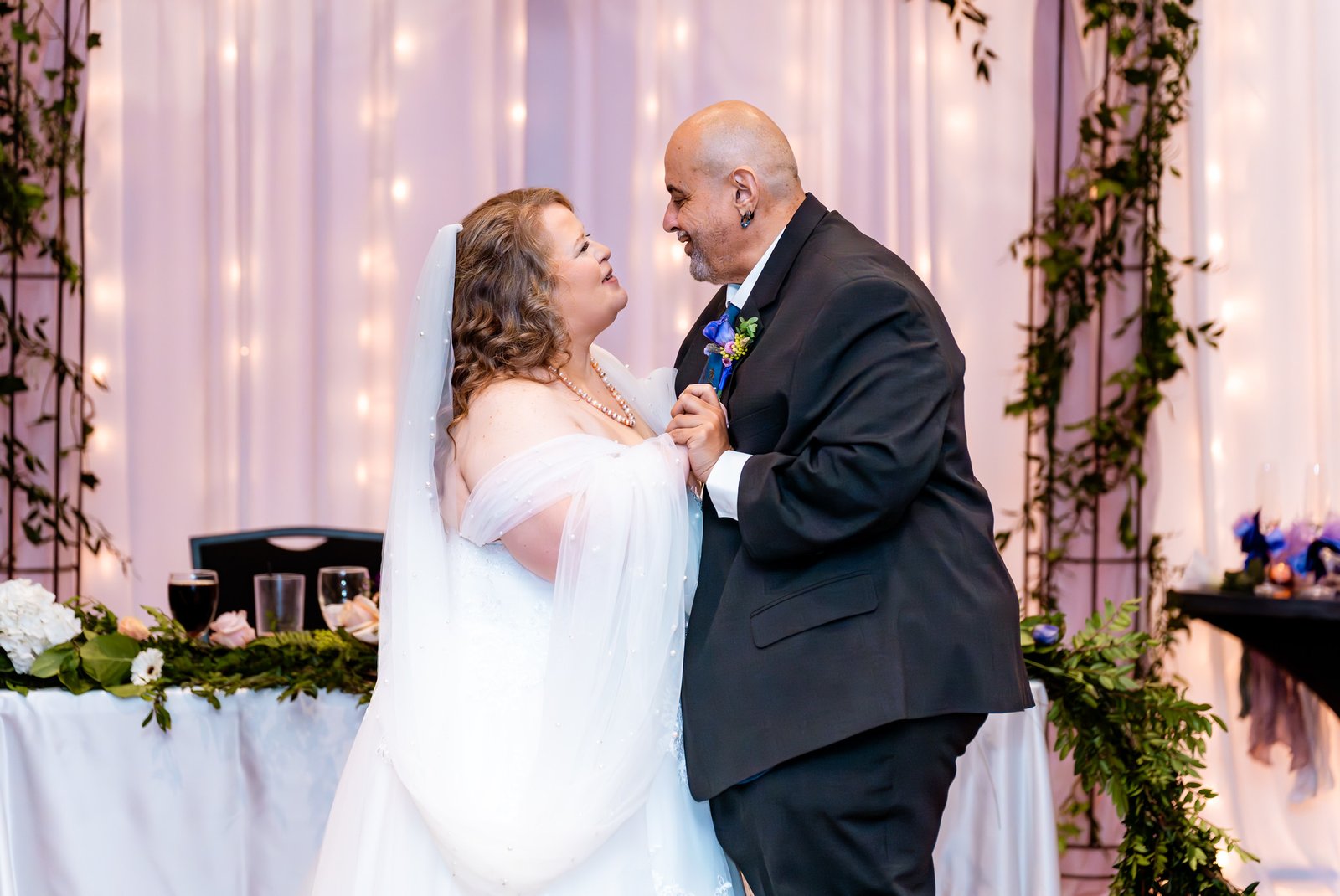 Noris and Towanna smile together during their first dance